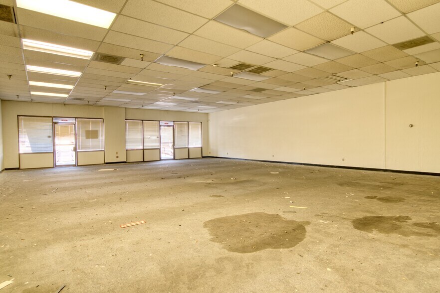 More Photos Of 13611-13663 N 32nd St, Phoenix Storefront For Lease