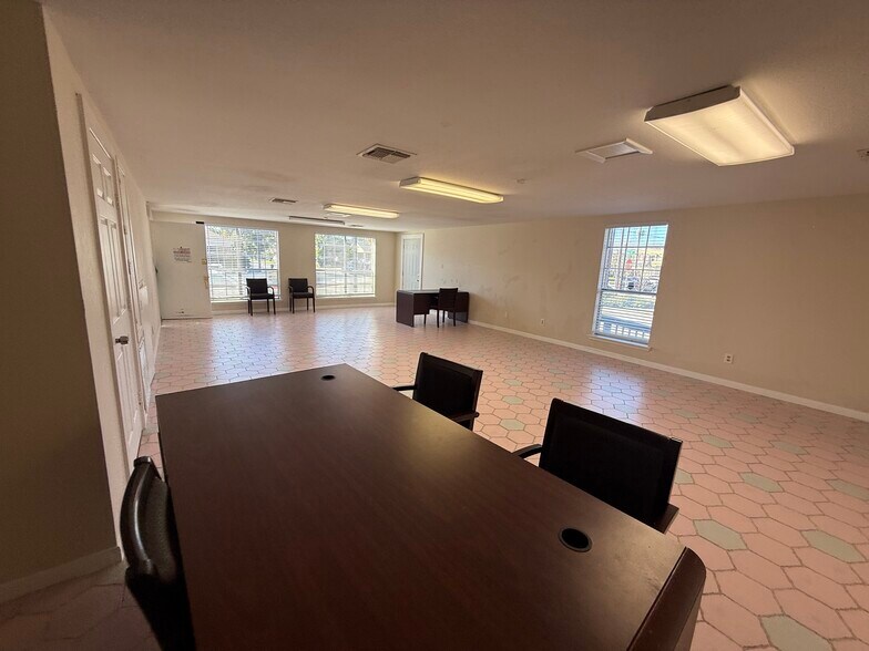 More Photos Of 2302 45th St, Galveston Office For Lease