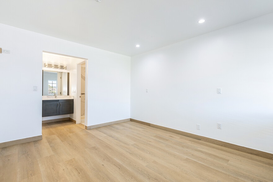 More Photos Of 4 Mariposa St, Vallejo Hotel For Sale