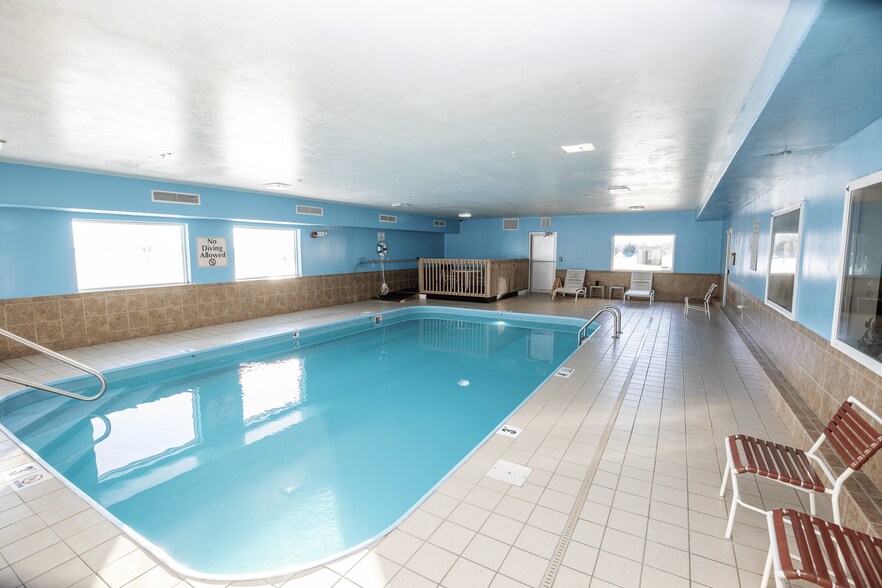 More Photos Of 1520 S Washington St, Du Quoin Hotel For Sale