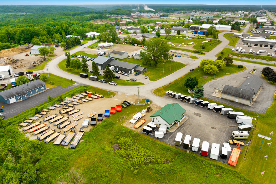 More Photos Of 981 Blue Star Dr, Traverse City Auto Repair For Sale