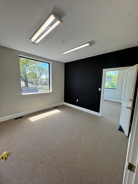 More Photos Of 671 Naugatuck Ave, Milford Warehouse For Lease