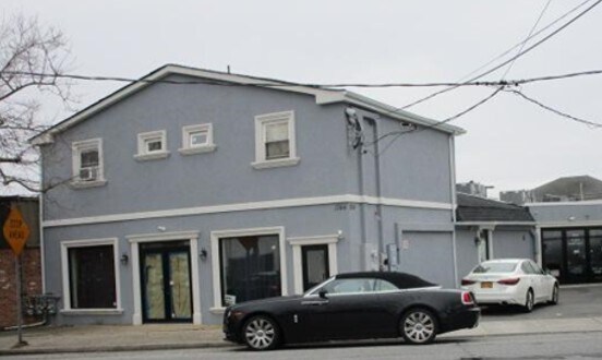 Primary Photo Of 1744 Rockaway Ave, Hewlett Warehouse For Sale