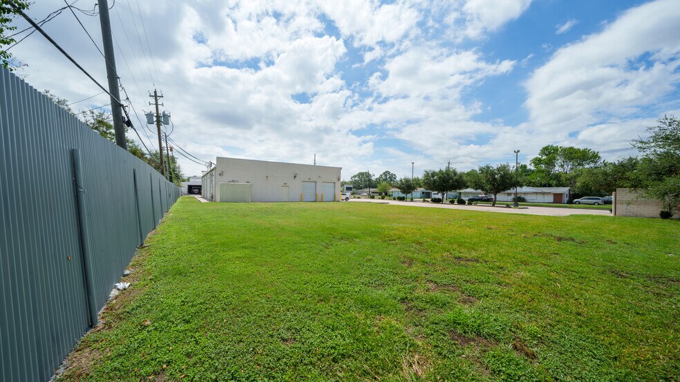 More Photos Of 2615 Strawberry Rd, Pasadena Drugstore For Sale