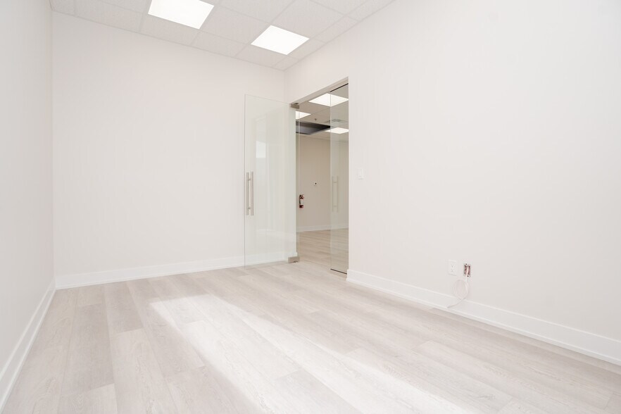 More Photos Of 135 Addison Hall Cir, Aurora Warehouse For Lease