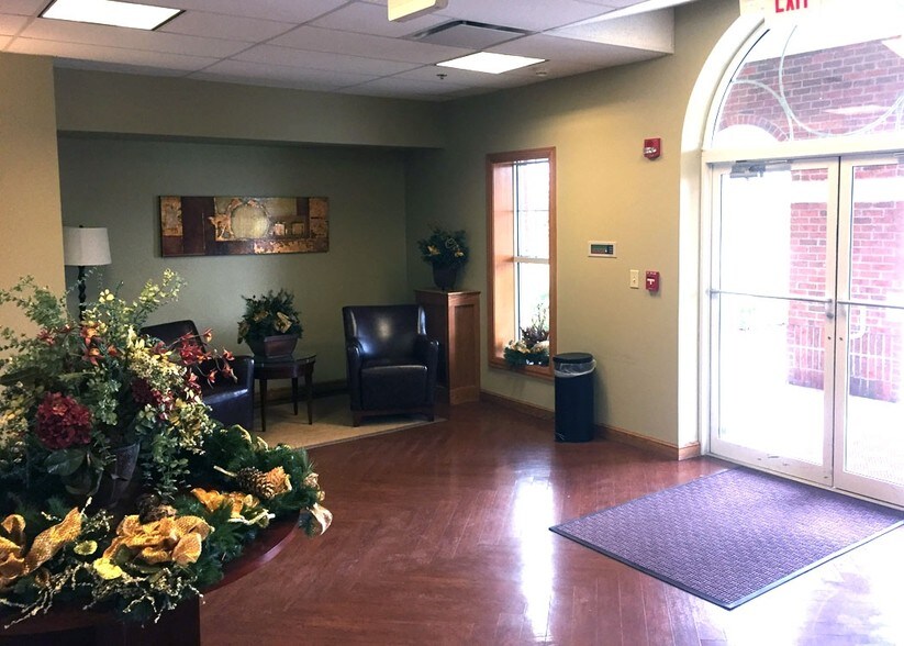 More Photos Of 9482 Wedgewood Blvd, Powell Office For Lease