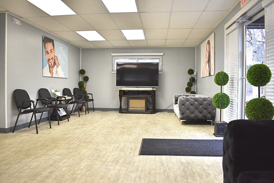 More Photos Of 1333 W Outer 21 Rd, Arnold Medical For Sale