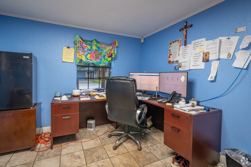 More Photos Of 909 Marcella St, Houston Warehouse For Sale