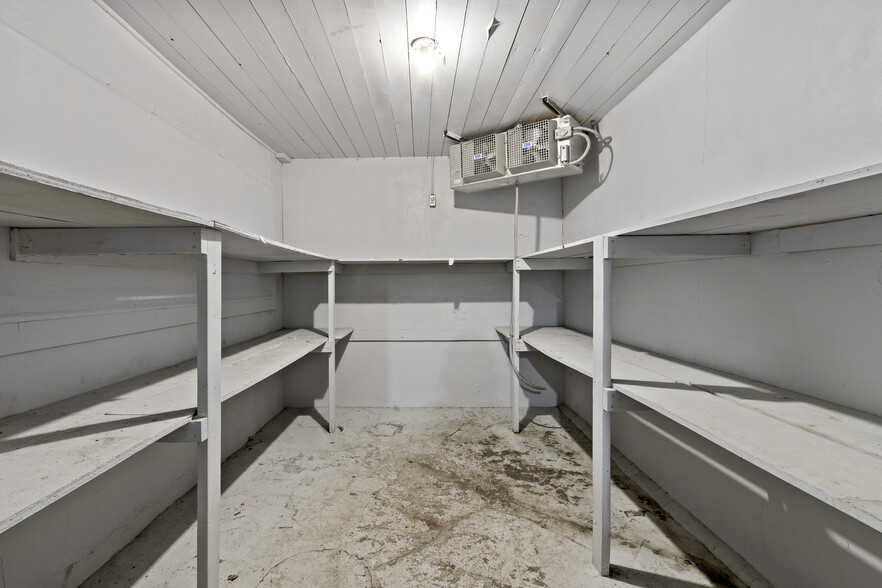 More Photos Of 1005 Main St, Buhl Storefront Retail Residential For Sale