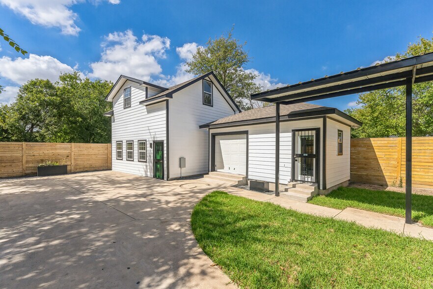 More Photos Of 6111 Atwood St, Austin Multifamily For Sale