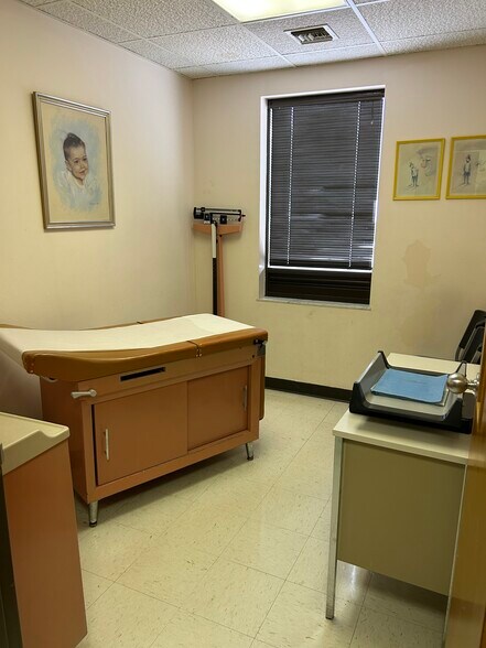 More Photos Of 310 35th St SE, Charleston Medical For Sale