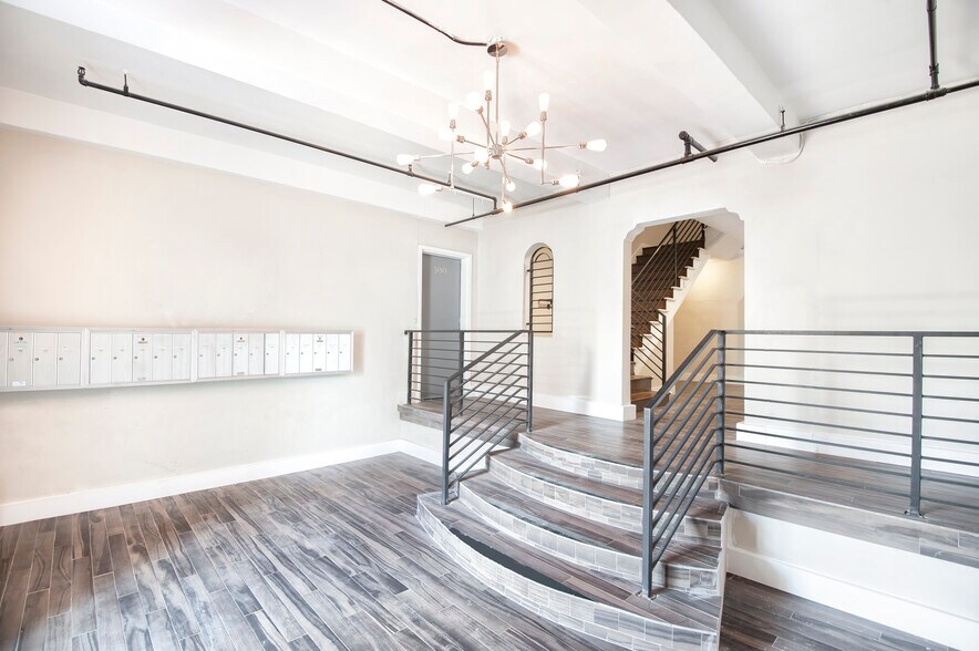 More Photos Of 250 S Kenmore Ave, Los Angeles Apartments For Sale