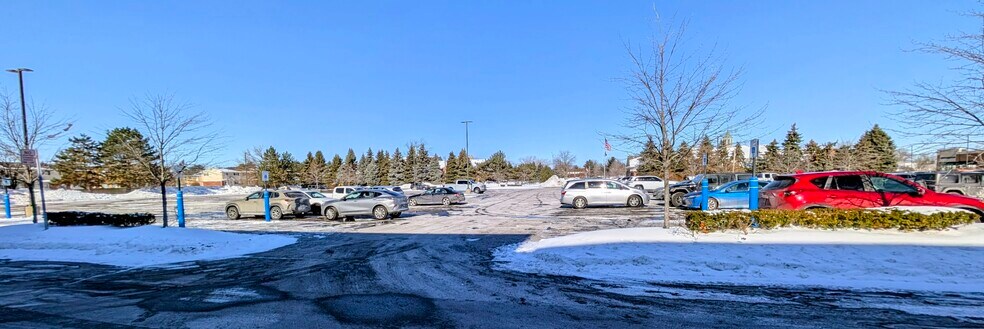 More Photos Of 662-868 E Big Beaver Rd, Troy Storefront For Lease