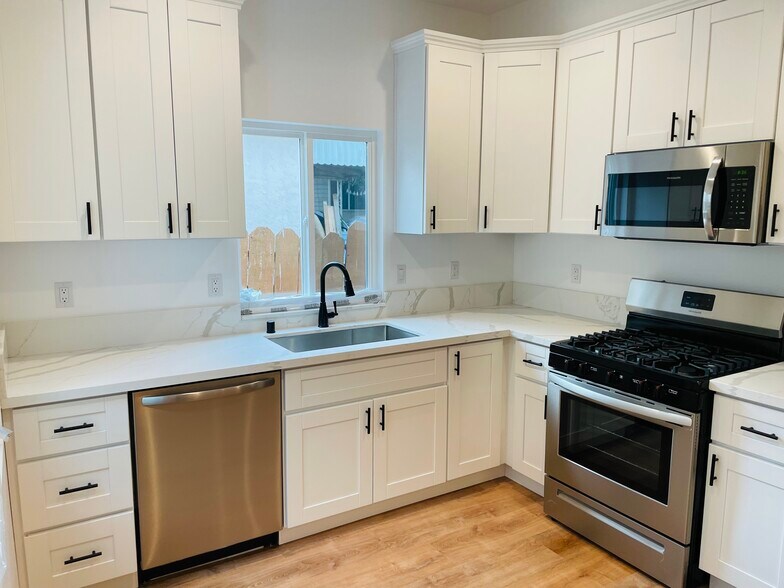 More Photos Of 6737-43 Thomson Ct, San Diego Apartments For Sale