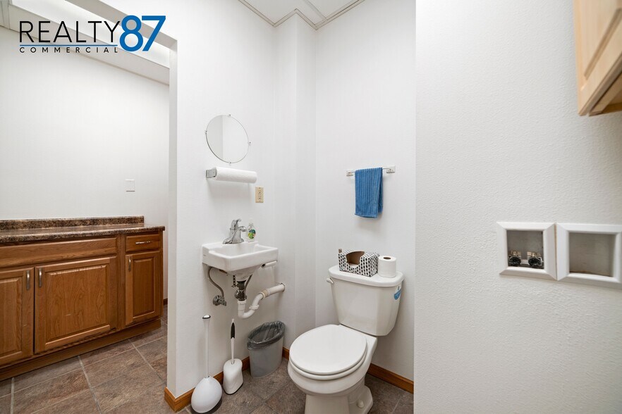 More Photos Of 448 7th Ave, Marion Office For Sale