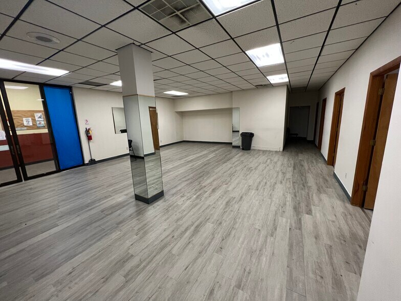 More Photos Of 17-19 N Broadway, Aurora Storefront Retail Office For Lease
