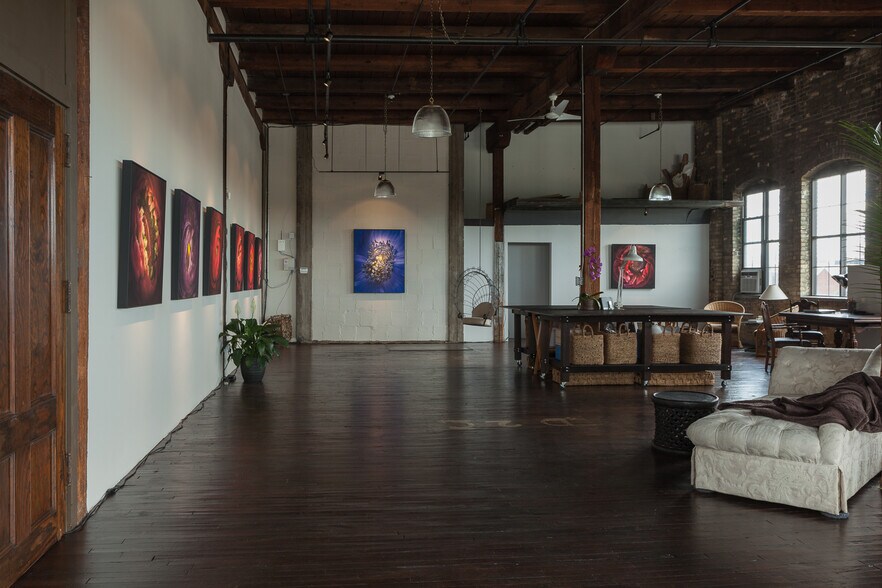 More Photos Of 1330 Quincy St NE, Minneapolis Showroom For Sale