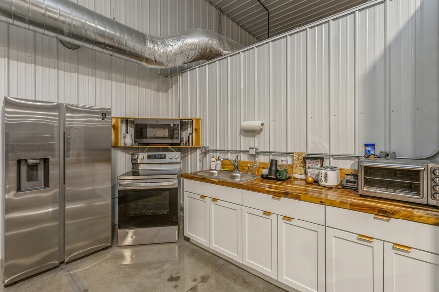 More Photos Of 33083 Ute Ave, Waukee Flex For Sale