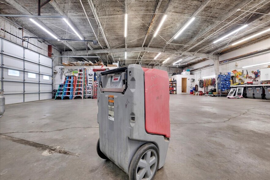 More Photos Of 1518 Petunia Ave, Louisville Warehouse For Sale