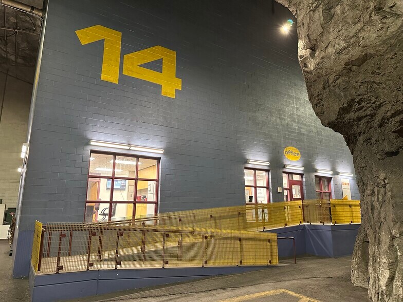 More Photos Of 3610 E Kearney St, Springfield Warehouse For Lease