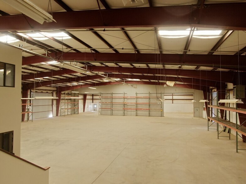 More Photos Of 1400 Orange St, Rosamond Warehouse For Lease