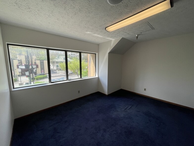 More Photos Of 1018 Delta Ave, Cincinnati Office For Lease