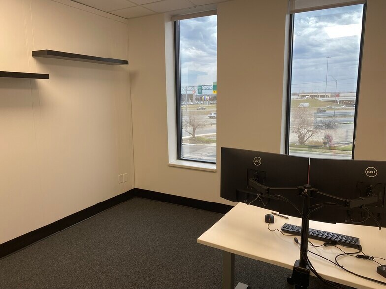 More Photos Of 223 NE Loop 820, Hurst Office For Sale