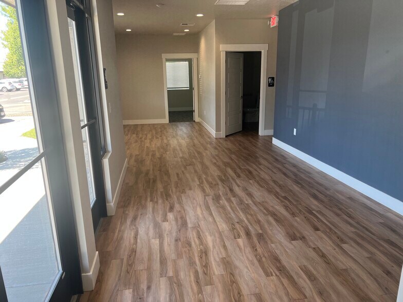More Photos Of 1921 E Overland Rd, Meridian Office For Lease