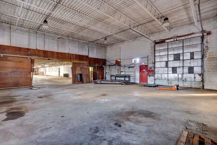 More Photos Of 504 Airport Rd, Crane Warehouse For Sale