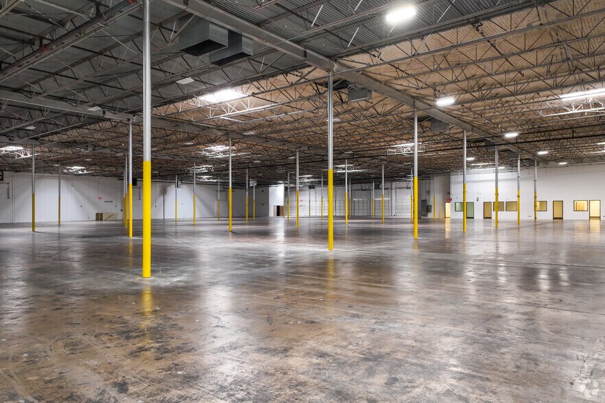 More Photos Of 3510 Pipestone Rd, Dallas Distribution For Lease