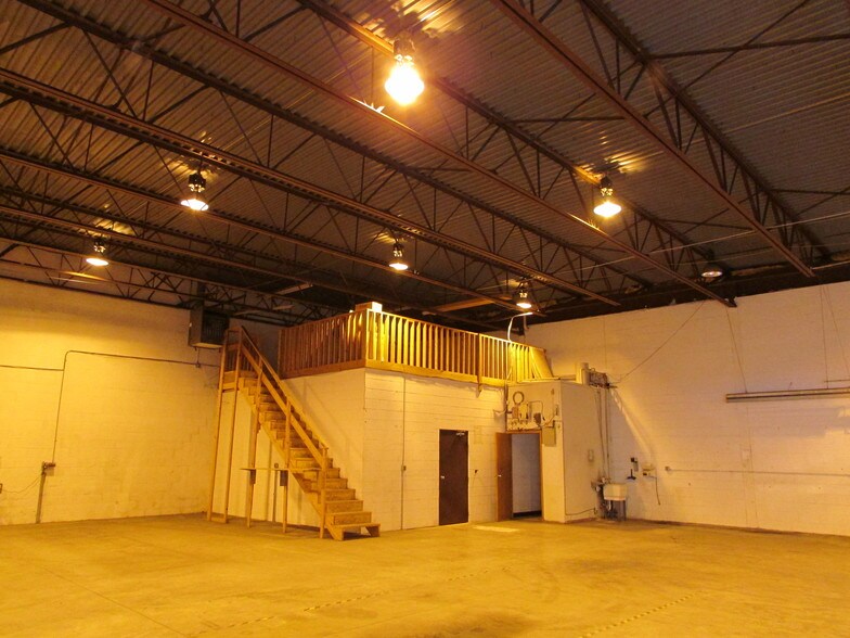 More Photos Of 14033-14055 Achyl Ave, Warren Warehouse For Sale