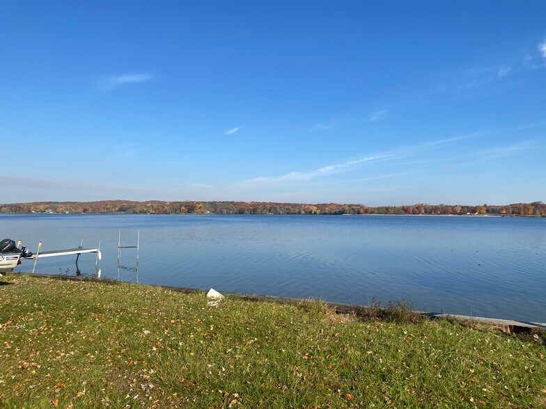 More Photos Of 8230 Highland Rd, White Lake Hotel For Sale