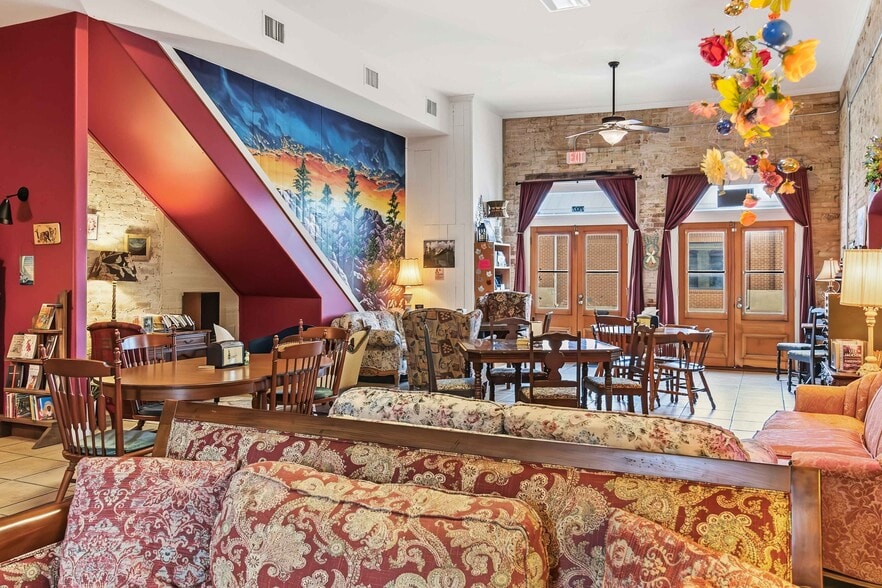 More Photos Of 709 Chestnut St, Bastrop Storefront Retail Residential For Sale