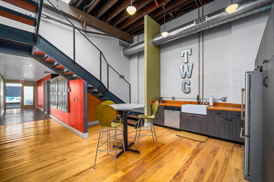 More Photos Of 3024 Locust St, Saint Louis Storefront For Sale