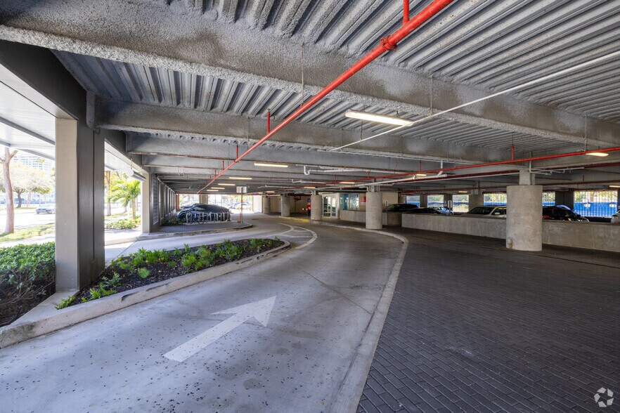 More Photos Of 3683 S Miami Ave, Miami Medical For Lease