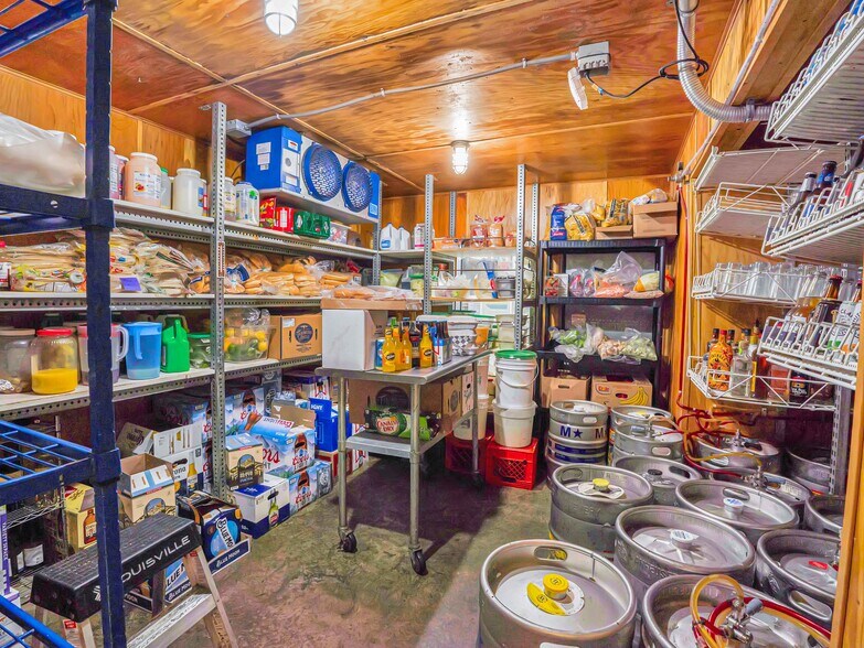 More Photos Of 142 S Main St, Jefferson Flex For Sale