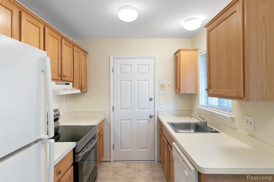 More Photos Of 500 Romeo Rd, Rochester Apartments For Sale