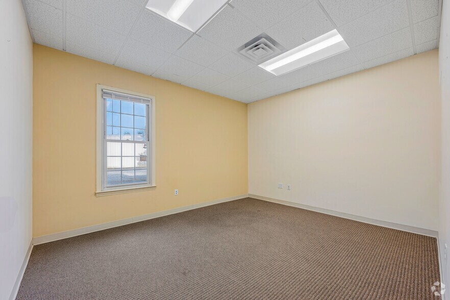 More Photos Of 3690 N Peachtree Rd, Atlanta Loft Creative Space For Lease