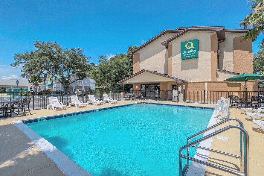 More Photos Of 1392 W North Blvd, Leesburg Hotel For Sale