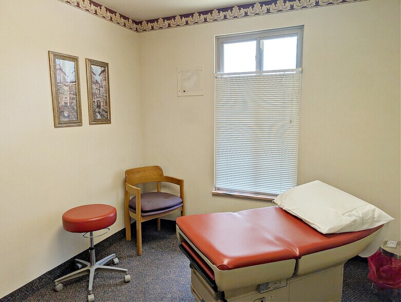 More Photos Of 1134 S Linden Rd, Flint Medical For Sale