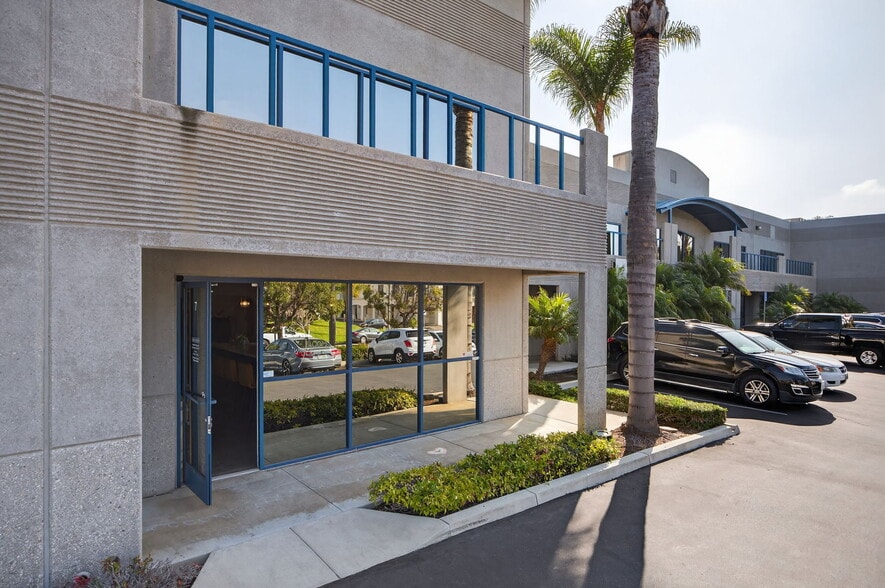 More Photos Of 4517 Market St, Ventura Light Distribution For Sale