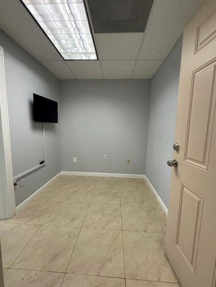 More Photos Of 1820 NE 163rd St, North Miami Beach Office For Lease