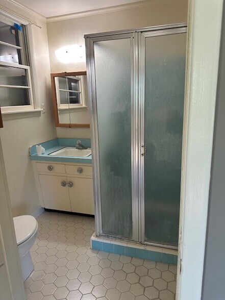 More Photos Of 1308 US Highway 80, Bloomingdale Office For Lease