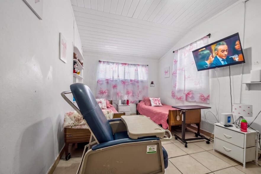 More Photos Of 7151 SW 42nd St, Miami Assisted Living For Sale