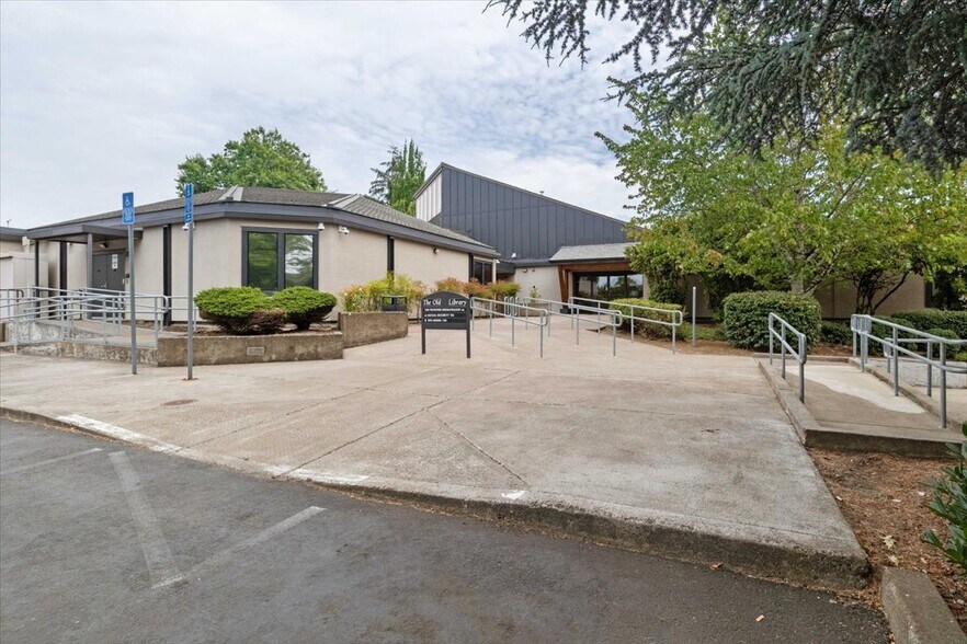 More Photos Of 1390 Waverly Dr SE, Albany Medical For Lease