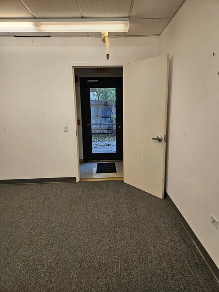 More Photos Of 932 N Wright St, Naperville Office For Lease