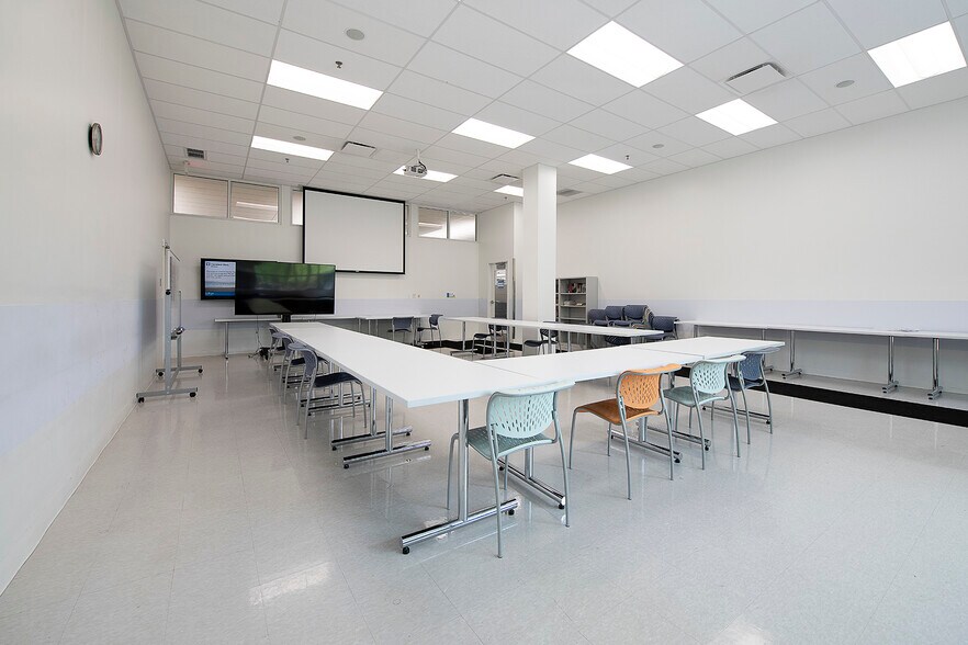 More Photos Of 6801 Brecksville Rd, Independence Research And Development For Lease