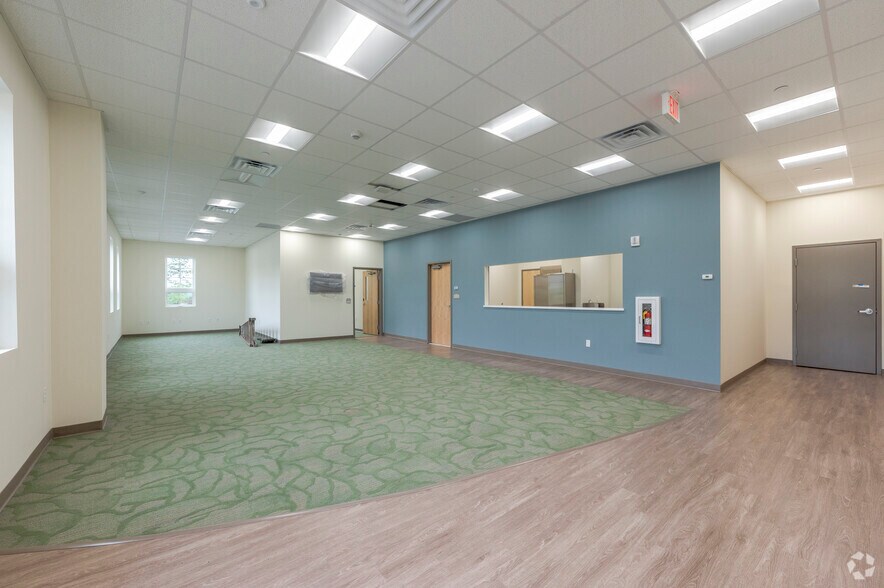 More Photos Of 28 Branford Rd, North Branford Medical For Sale