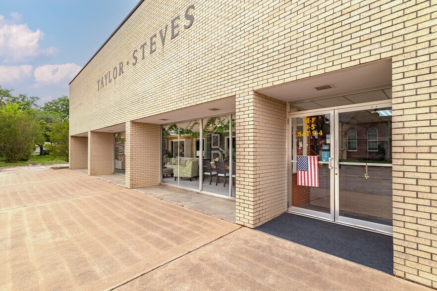 More Photos Of 1521 6th St, Bay City General Retail For Sale