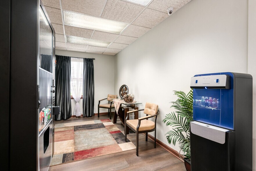 More Photos Of 261 W Johnstown Rd, Columbus Coworking Space